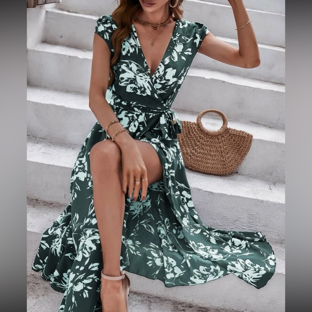 Boho pink floral print wrap dress - Picture 3 of 10